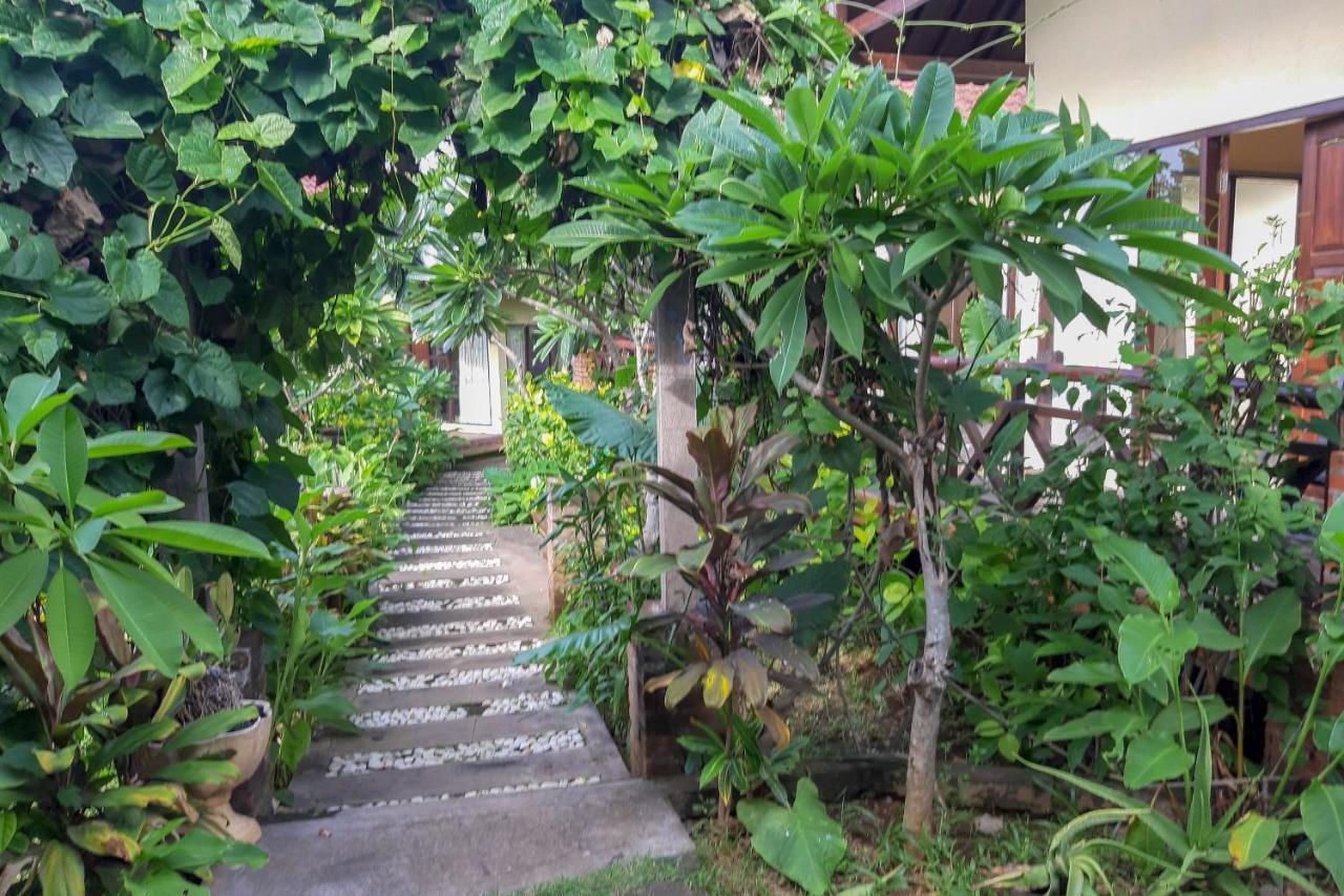Oyo 3070 Villa Lovina Eco Lodge Buitenkant foto